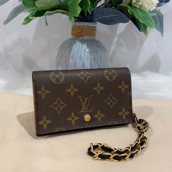 SD1000 | Louis Vuitton Tressor Wallet GUC - Picture 4 of 15